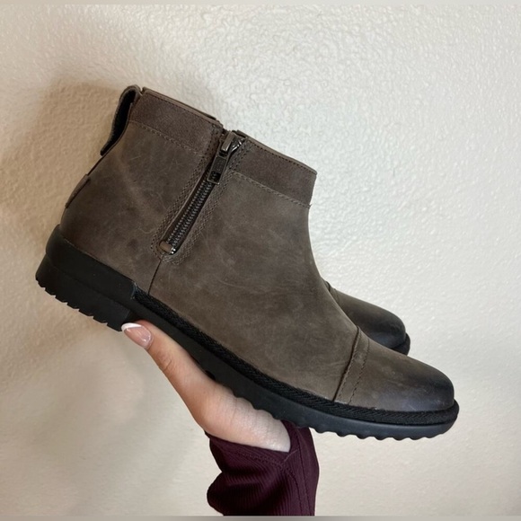 UGG Australia Attell brown suede distressed ankle booties NEW 7 - Picture 5 of 9